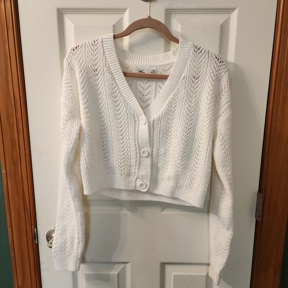NWOT Hollister CROP Sweater